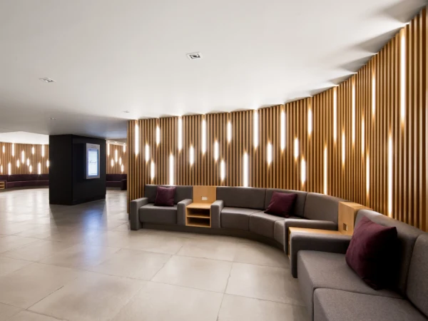 montreal fairmont queen elizabeth hotel corridor wall finish george group